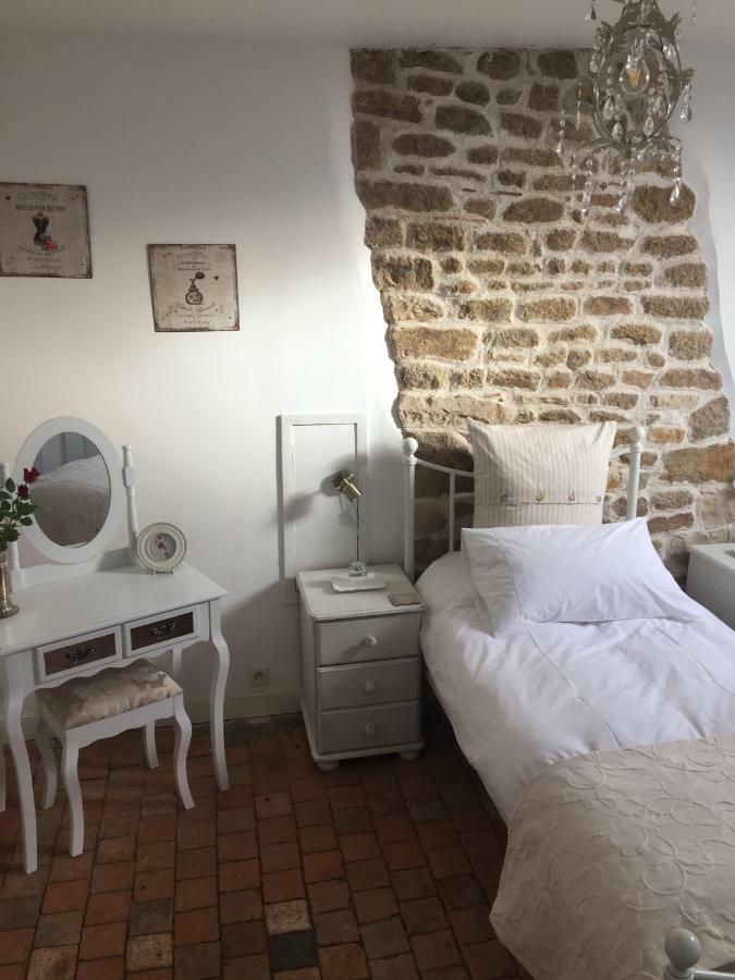 No 3 Route De Lingramiere Bed & Breakfast La Ferte-Mace Exterior photo