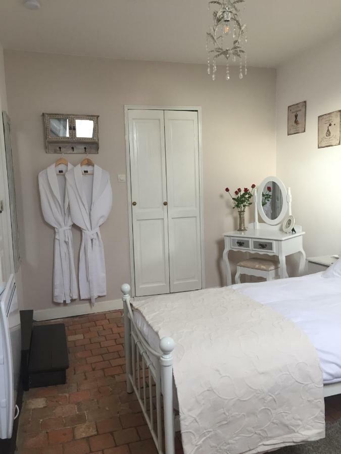 No 3 Route De Lingramiere Bed & Breakfast La Ferte-Mace Exterior photo